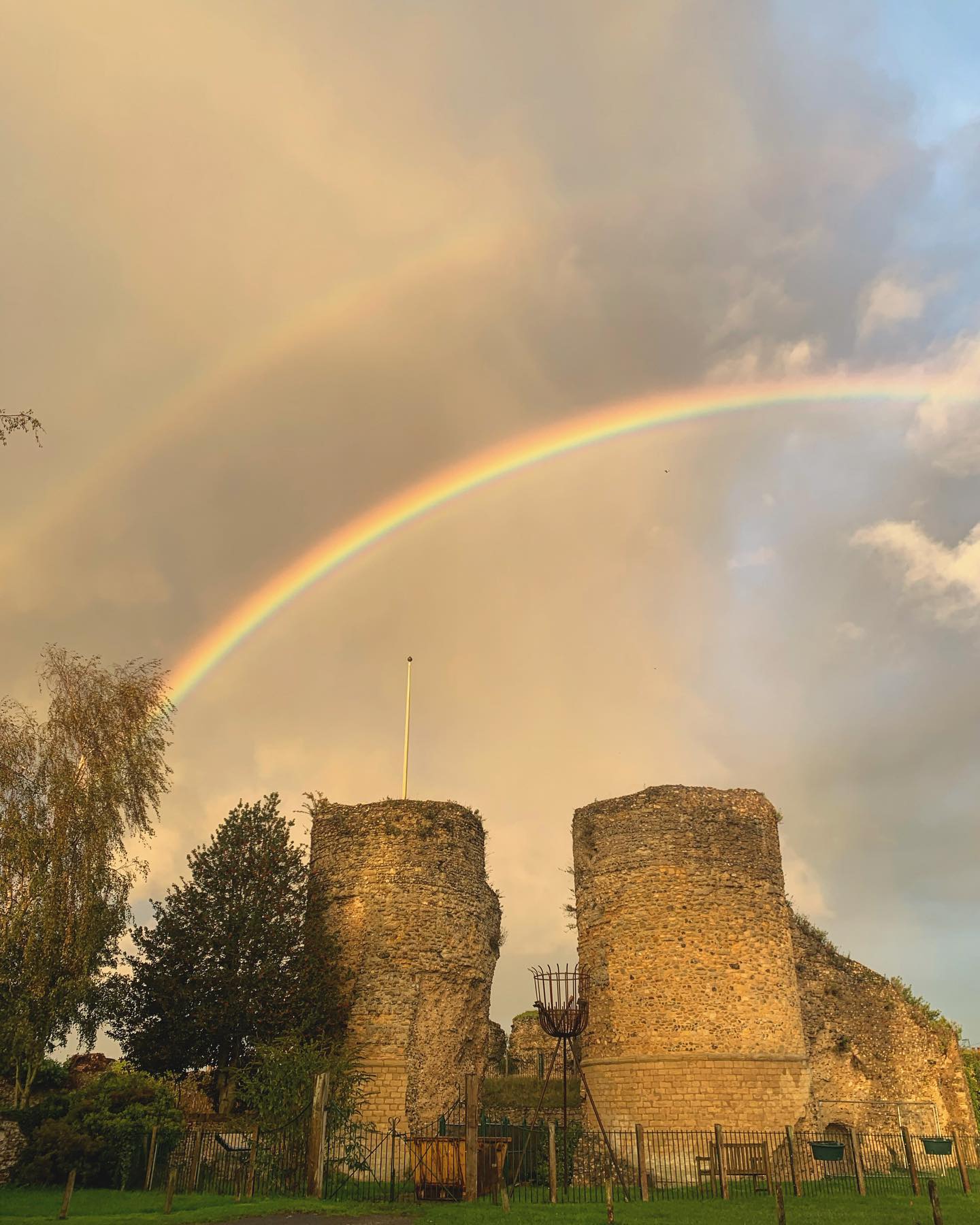 Bungay Castle by Elizabeth Bonhôte